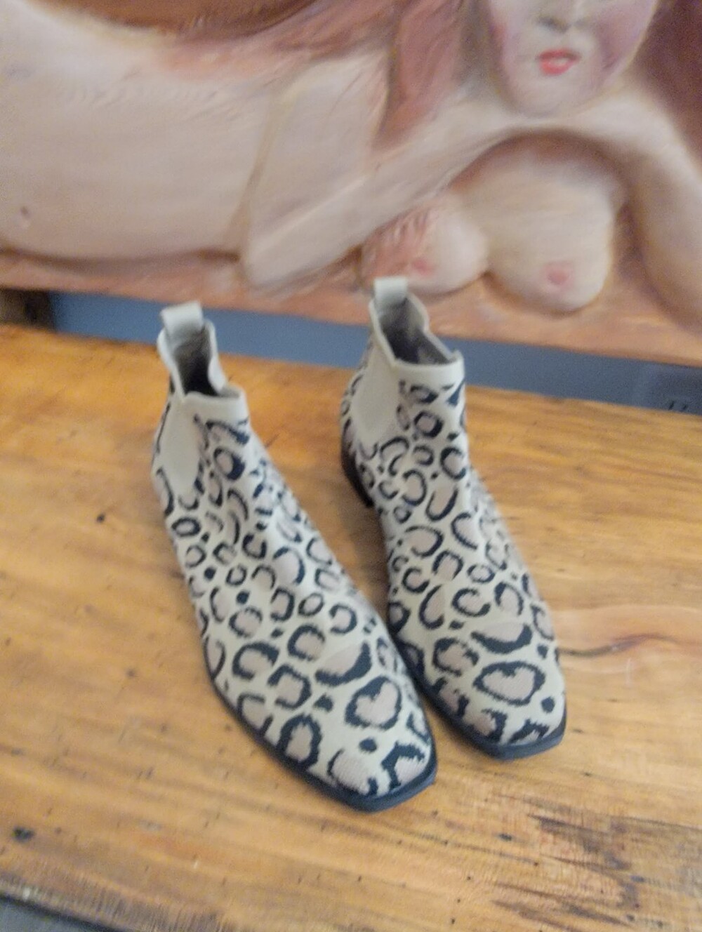 Vivaia "Ryan" Sz 39/8.5 Square-Toed Leopard Print Chelsea Ankle Boots